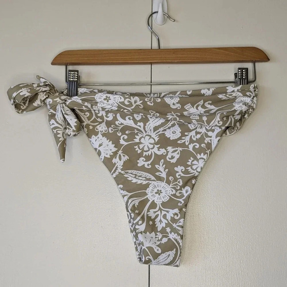 AILA BLUE Vivien Bikini Swimsuit Bottoms Botanica Medium Z535-29 - Picture 1 of 6